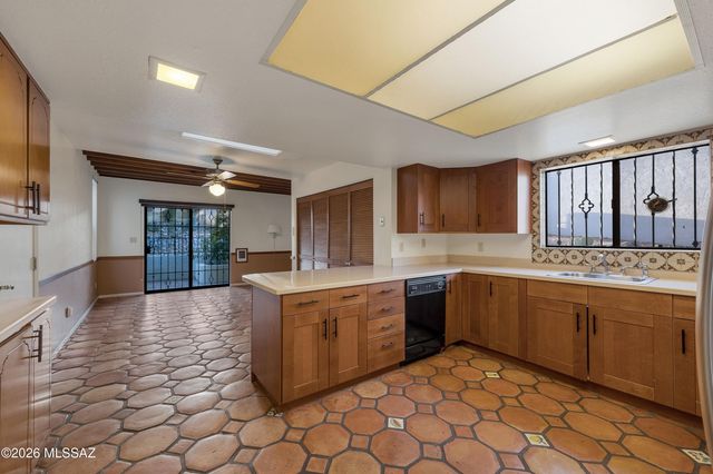 7526 N Desert Tree Drive, Tucson, AZ 85704