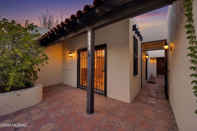 7526 N Desert Tree Drive, Tucson, AZ 85704