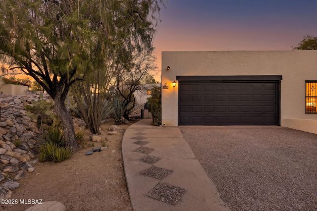 7526 N Desert Tree Drive, Tucson, AZ 85704