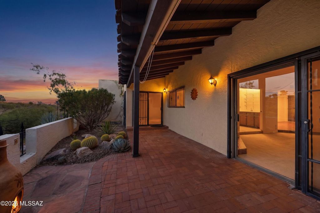 7526 N Desert Tree Drive, Tucson, AZ 85704