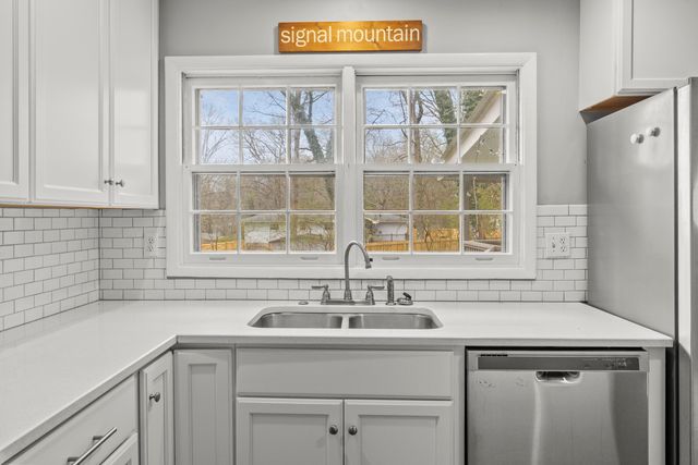 702 Albert Road, Signal Mountain, TN 37377