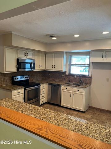 502 S Pine Cone Lane, Jacksonville, NC 28546