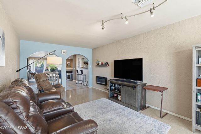 1122 N Abrego Drive, Green Valley, AZ 85614