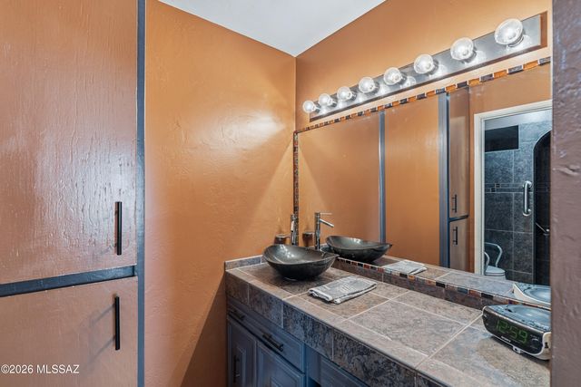 1122 N Abrego Drive, Green Valley, AZ 85614