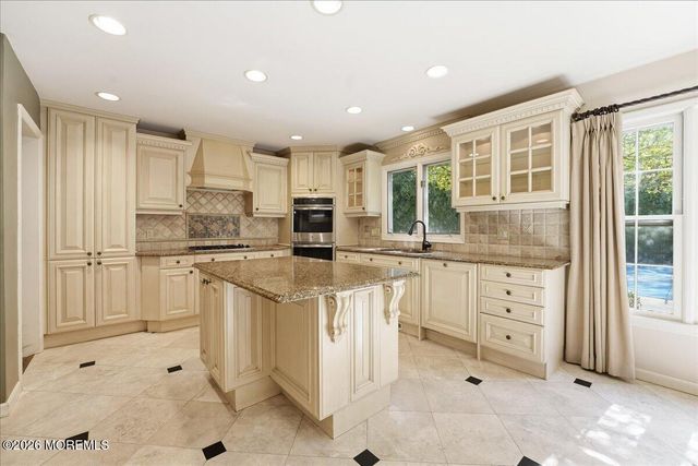 11 Woodside Drive, Rumson, NJ 07760