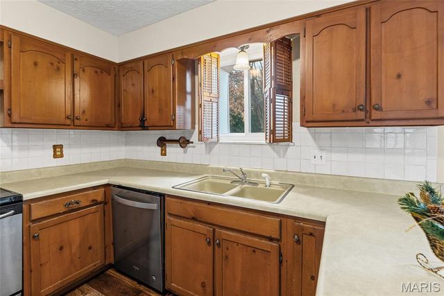 232 Sherwood Drive, Glen Carbon, IL 62034