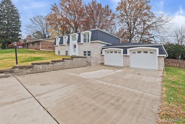 232 Sherwood Drive, Glen Carbon, IL 62034