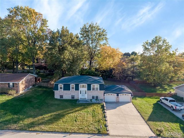 232 Sherwood Drive, Glen Carbon, IL 62034