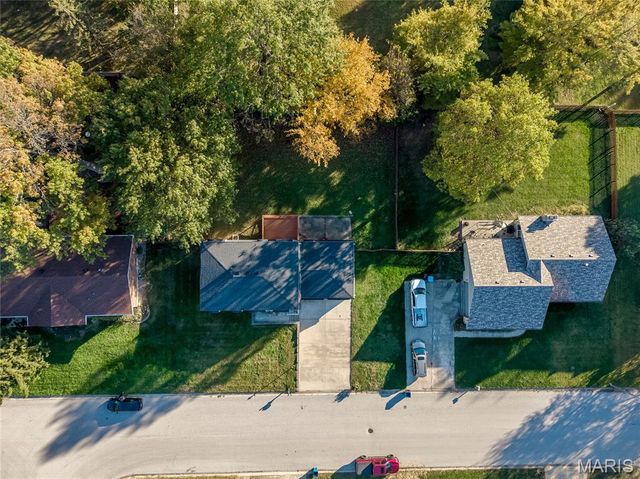 232 Sherwood Drive, Glen Carbon, IL 62034