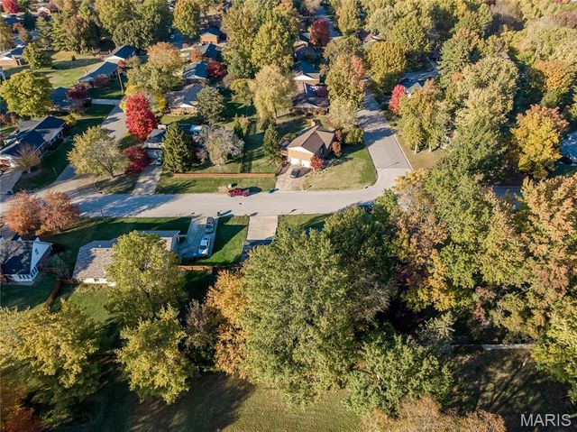 232 Sherwood Drive, Glen Carbon, IL 62034