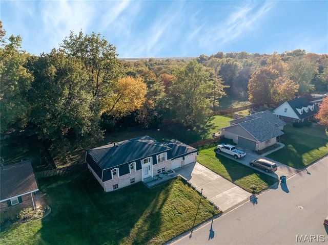 232 Sherwood Drive, Glen Carbon, IL 62034