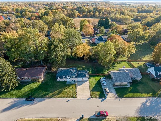 232 Sherwood Drive, Glen Carbon, IL 62034