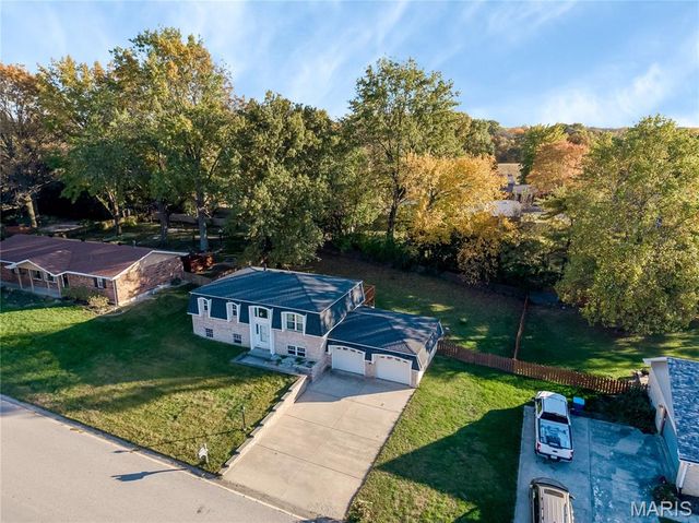 232 Sherwood Drive, Glen Carbon, IL 62034