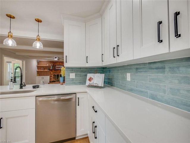 101 Middlewood LN, Yorktown, VA 23692