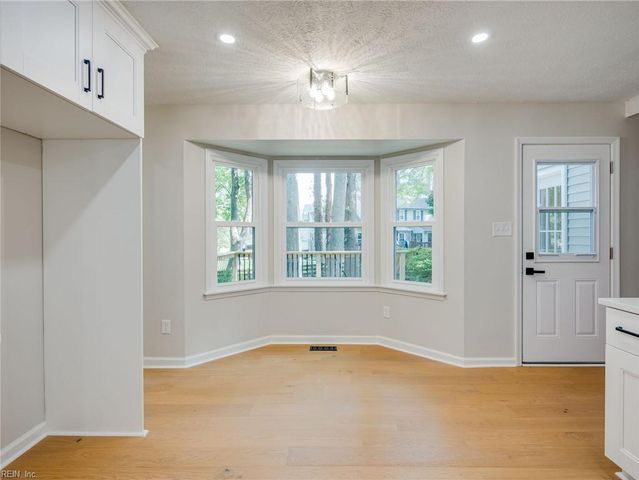 101 Middlewood LN, Yorktown, VA 23692