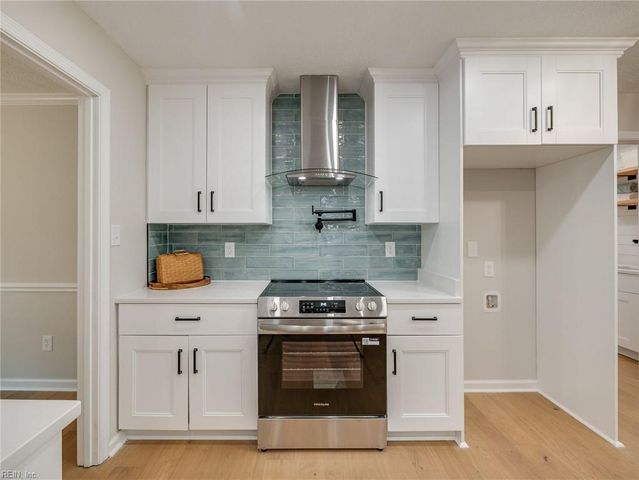 101 Middlewood LN, Yorktown, VA 23692