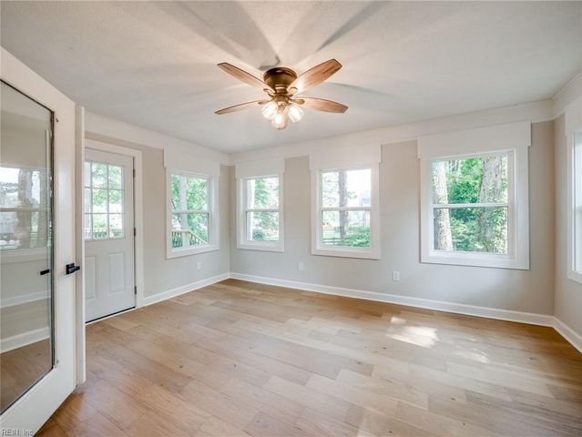 101 Middlewood LN, Yorktown, VA 23692