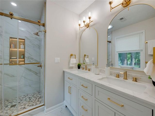 101 Middlewood LN, Yorktown, VA 23692