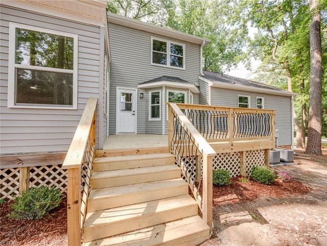 101 Middlewood LN, Yorktown, VA 23692