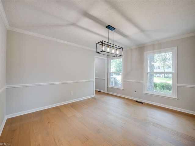 101 Middlewood LN, Yorktown, VA 23692