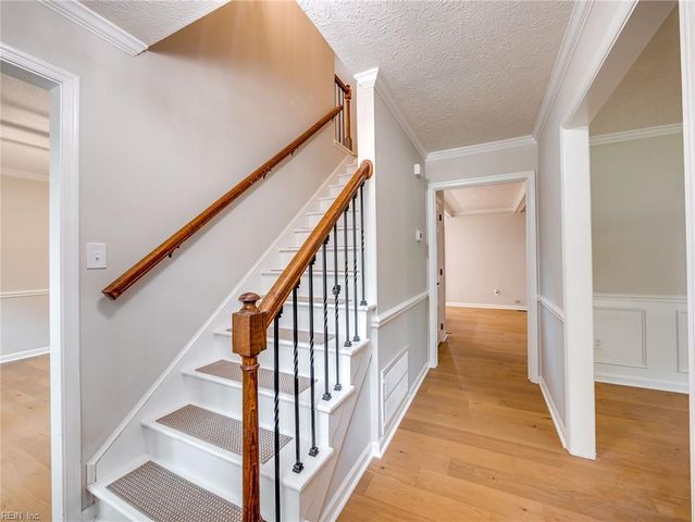 101 Middlewood LN, Yorktown, VA 23692
