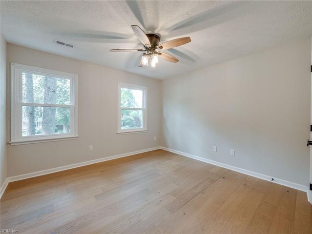 101 Middlewood LN, Yorktown, VA 23692
