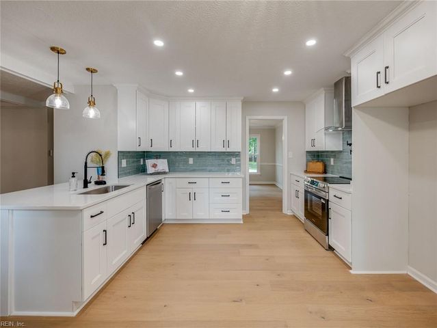 101 Middlewood LN, Yorktown, VA 23692