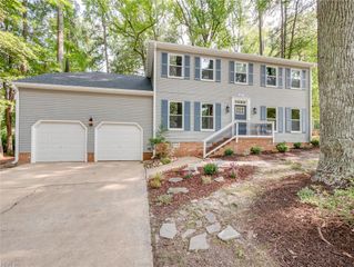 101 Middlewood LN, Yorktown, VA 23692