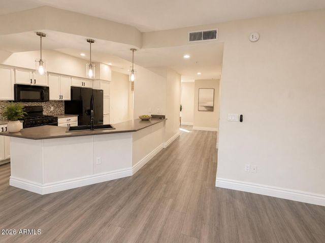 7401 W ARROWHEAD CLUBHOUSE Drive 2010, Glendale, AZ 85308