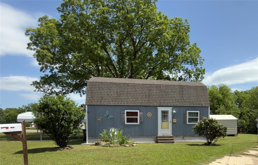 Image 1 of property listing at 307 S Madison Street, Konawa, OK 74849