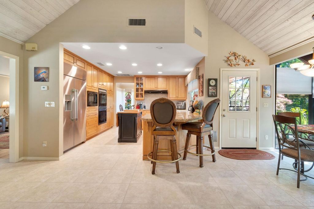 Image 13 of property listing at 2555 W Bluff Avenue # 155, Fresno, CA 93711