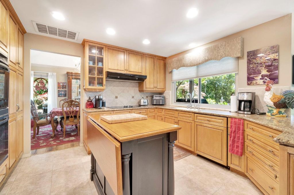 Image 18 of property listing at 2555 W Bluff Avenue # 155, Fresno, CA 93711