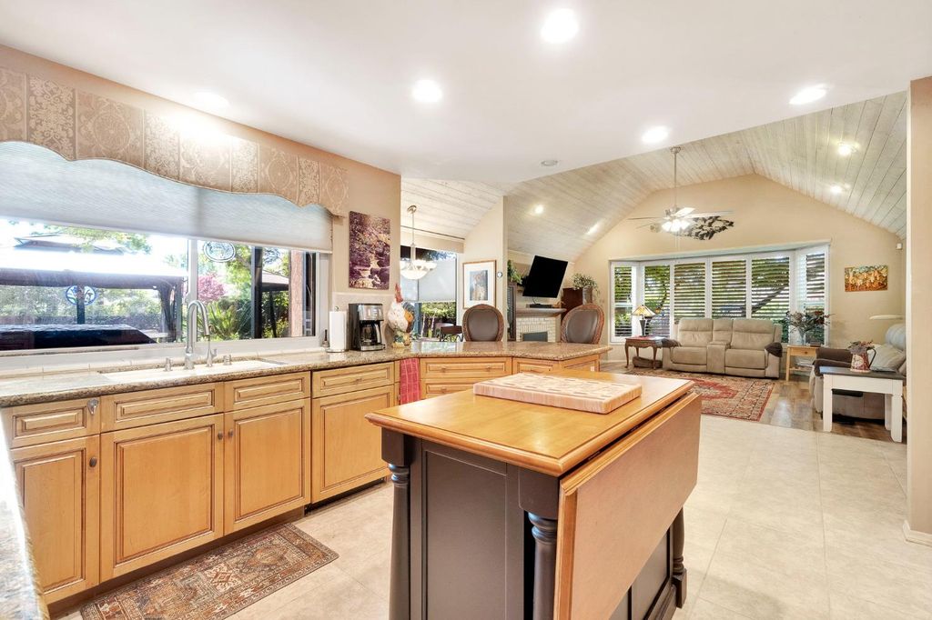 Image 19 of property listing at 2555 W Bluff Avenue # 155, Fresno, CA 93711