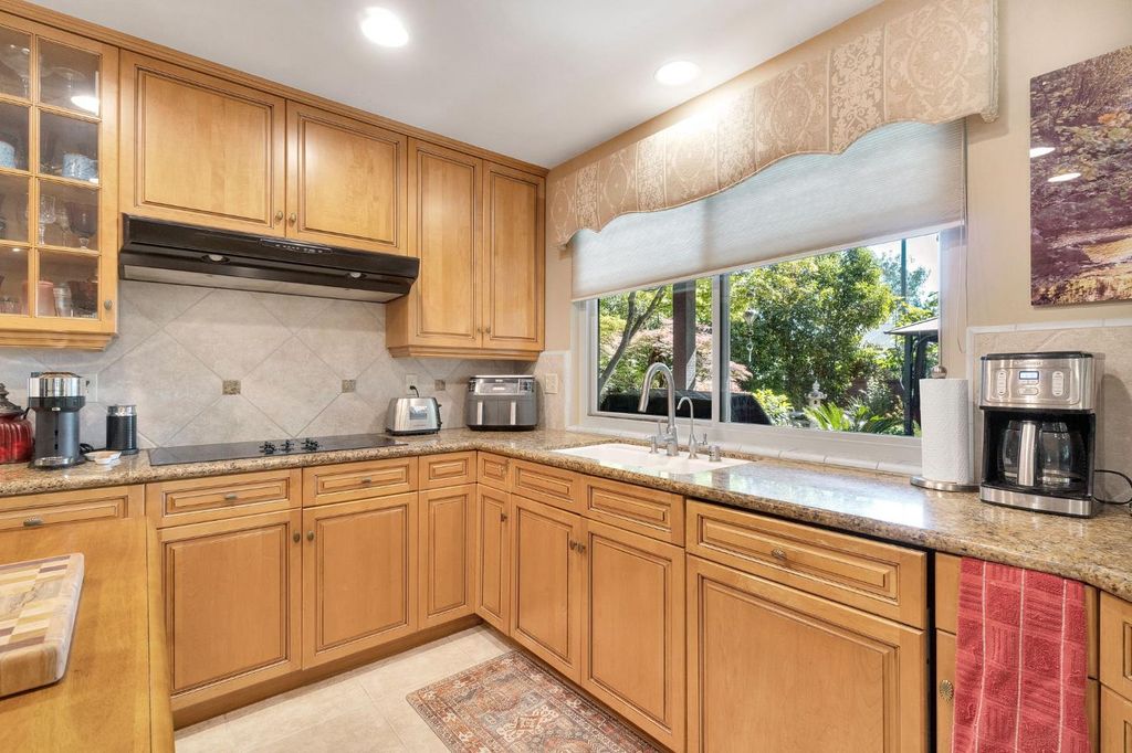 Image 20 of property listing at 2555 W Bluff Avenue # 155, Fresno, CA 93711