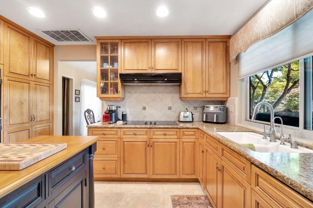 Image 22 of property listing at 2555 W Bluff Avenue # 155, Fresno, CA 93711