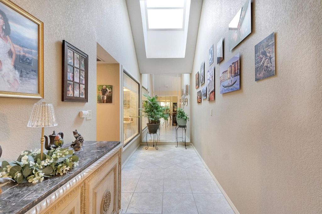 Image 25 of property listing at 2555 W Bluff Avenue # 155, Fresno, CA 93711