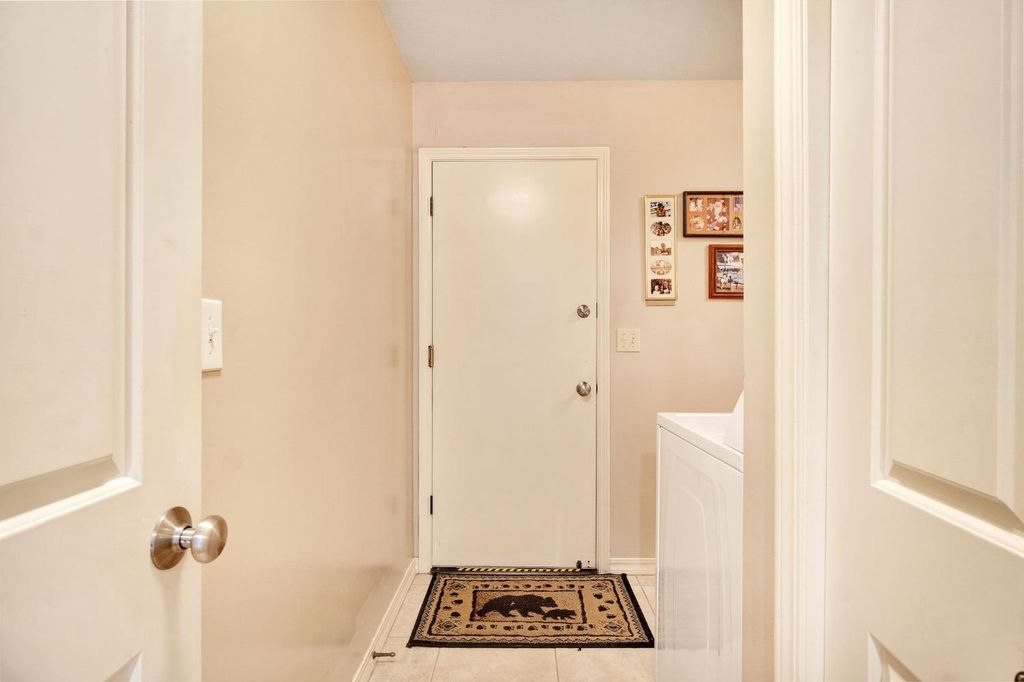 Image 30 of property listing at 2555 W Bluff Avenue # 155, Fresno, CA 93711