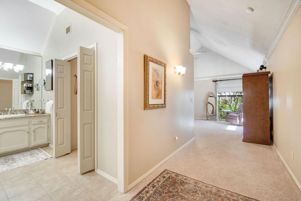 Image 32 of property listing at 2555 W Bluff Avenue # 155, Fresno, CA 93711