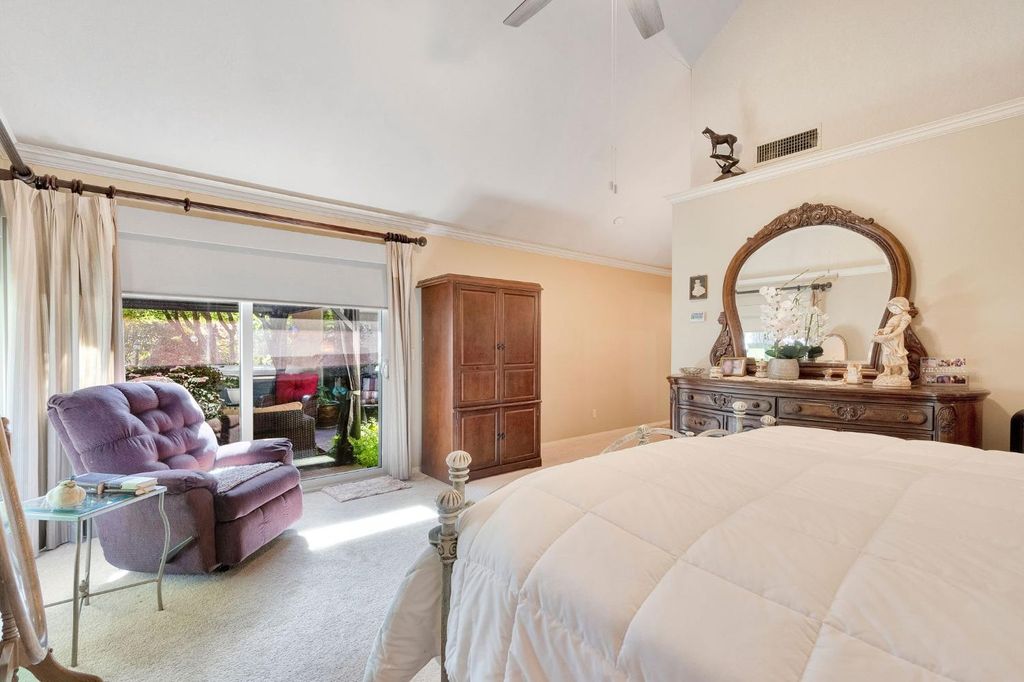 Image 34 of property listing at 2555 W Bluff Avenue # 155, Fresno, CA 93711