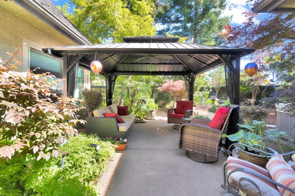 Image 38 of property listing at 2555 W Bluff Avenue # 155, Fresno, CA 93711