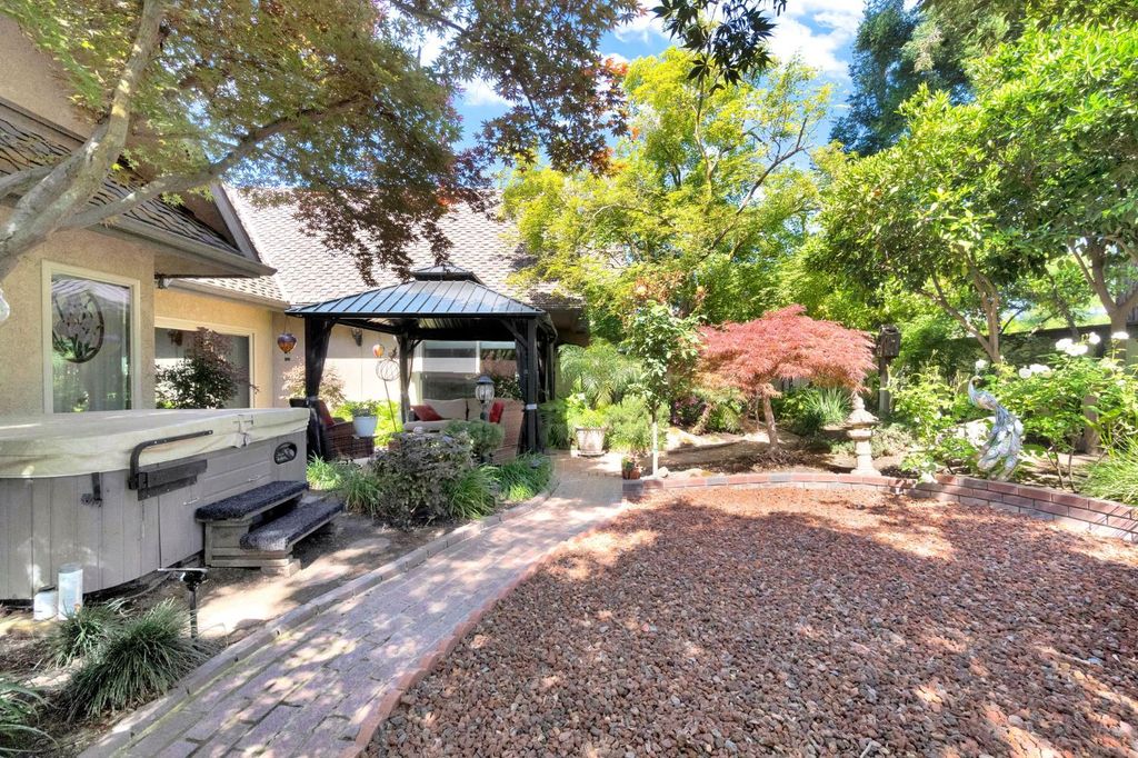 Image 43 of property listing at 2555 W Bluff Avenue # 155, Fresno, CA 93711