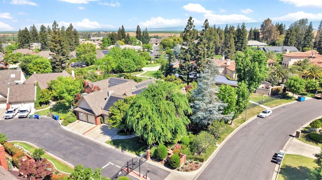 Image 46 of property listing at 2555 W Bluff Avenue # 155, Fresno, CA 93711