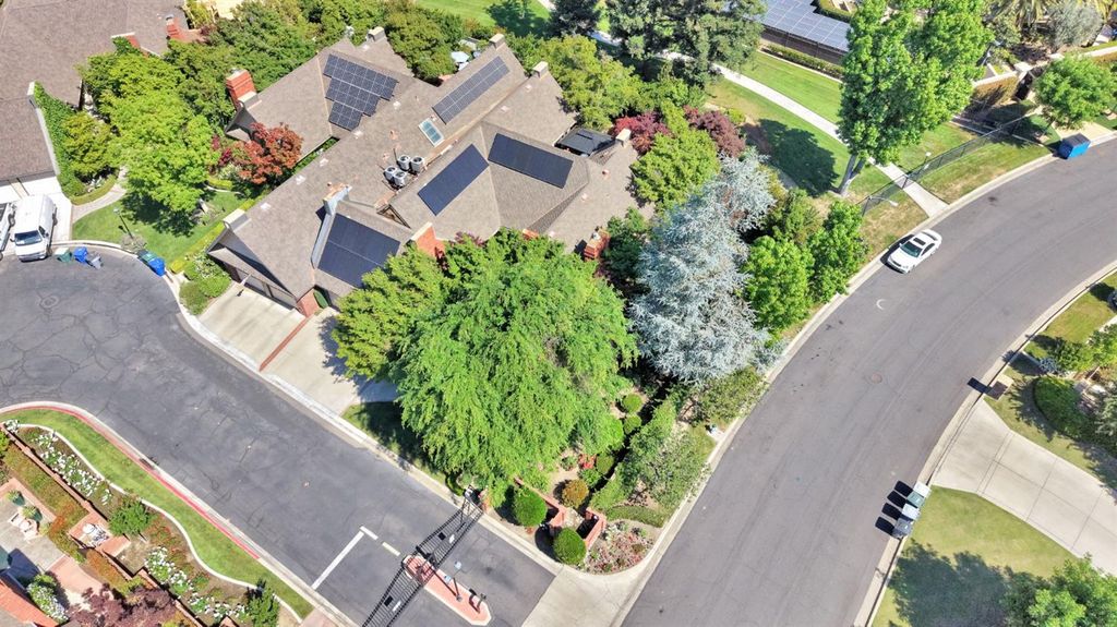 Image 47 of property listing at 2555 W Bluff Avenue # 155, Fresno, CA 93711