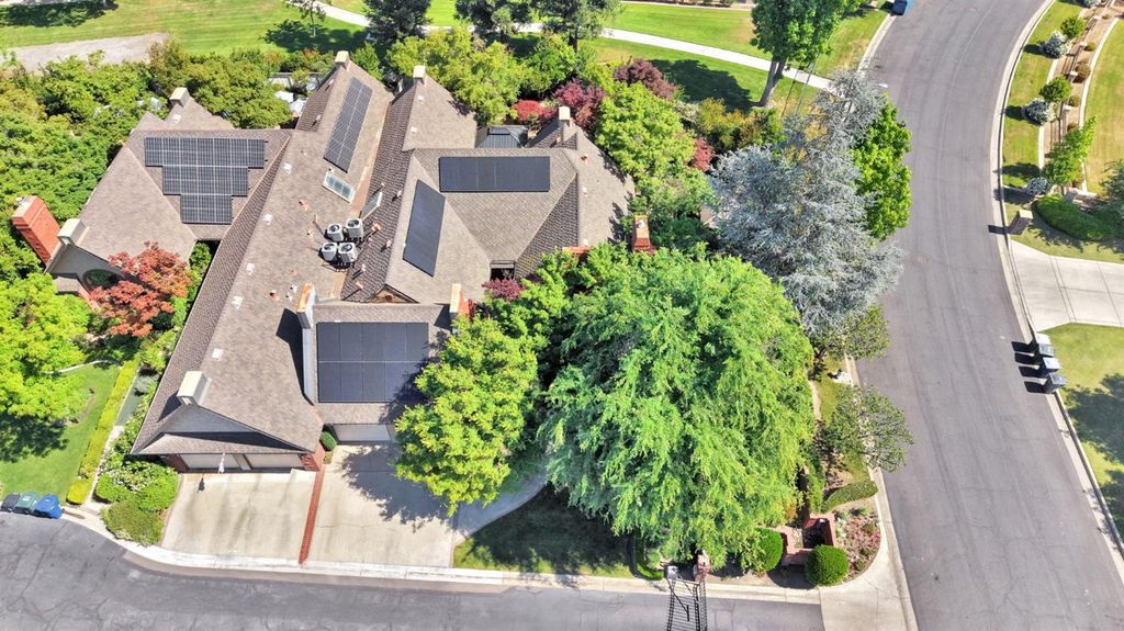 Image 48 of property listing at 2555 W Bluff Avenue # 155, Fresno, CA 93711