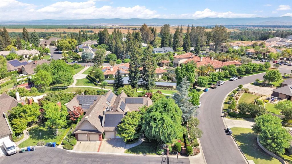 Image 49 of property listing at 2555 W Bluff Avenue # 155, Fresno, CA 93711