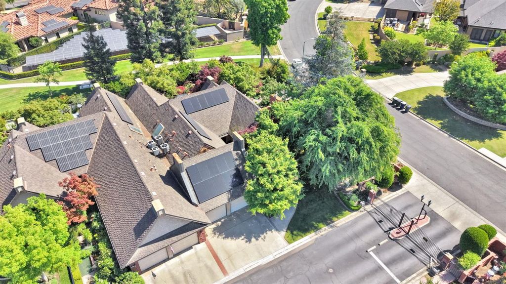 Image 50 of property listing at 2555 W Bluff Avenue # 155, Fresno, CA 93711