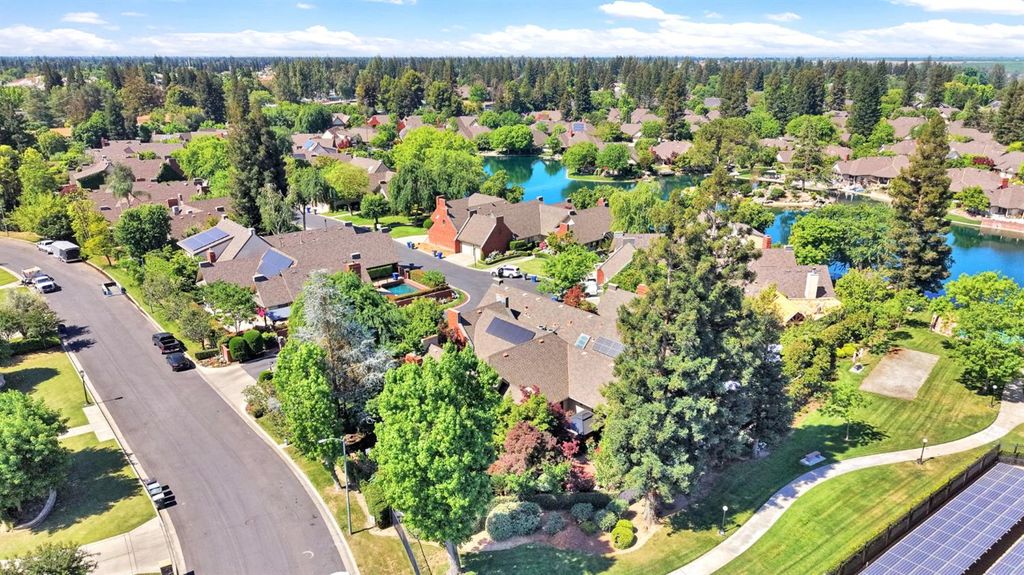 Image 52 of property listing at 2555 W Bluff Avenue # 155, Fresno, CA 93711