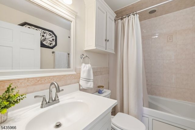 73 Curie Ave, Clifton City, NJ 07011