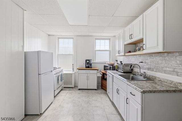 73 Curie Ave, Clifton City, NJ 07011