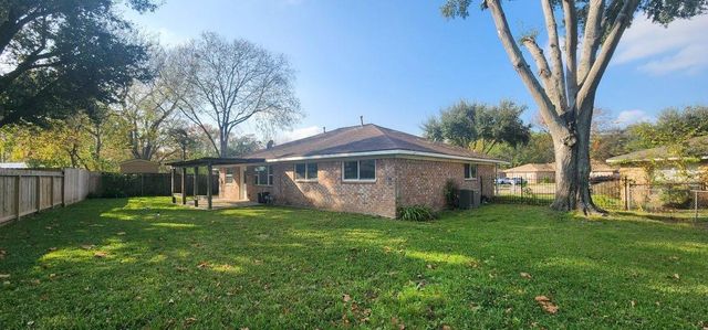 13607 Elm Court, Sugar Land, TX 77498